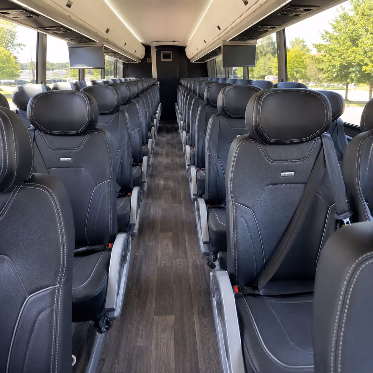 charter bus rentals for fort myers corporate retreats and team events